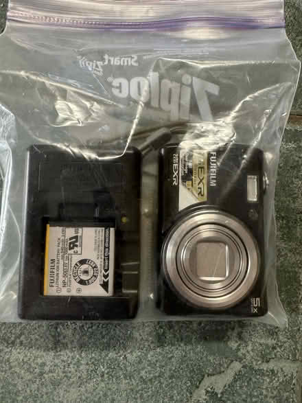 Photo of free OLD (2009) Digital Camera (Newark - Cedar/Stevenson) #2