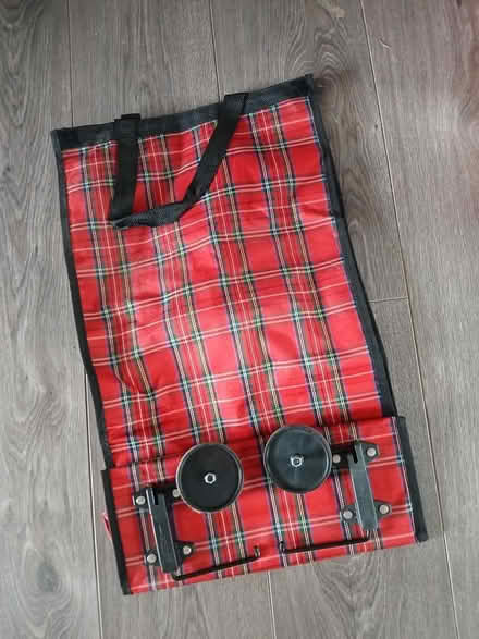 Photo of free Shopping bag on wheels (Havant PO9) #2