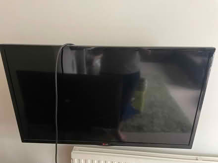 Photo of free 39” LG TV- suitable for spares or repair (Oakridge RG21) #1