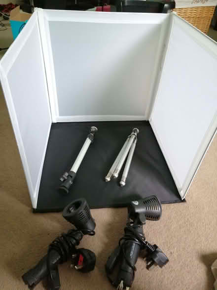 Photo of free Photo lighting unit (Great Hollands RG12) #1