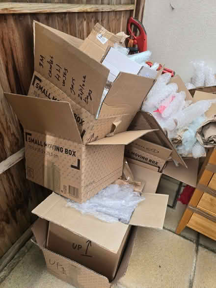 Photo of free Moving boxes and bubble wrap (Chipping Barnet EN5) #2