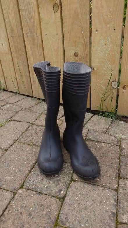 Photo of free Boots size 7 (Tonbridge) #1