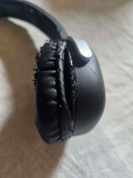 Photo of free Bluetooth headphones (Heaton Chapel SK4) #2