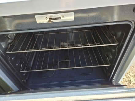 Photo of free White electric stove (Everett/Lynnwood/Edmonds) #1