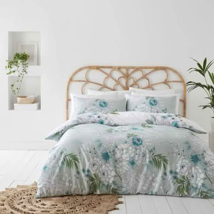 Photo of Duvet, bedsheets and pillowcase (NR4) #1