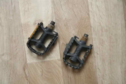 Photo of free Mudyguards and pedals (Dingle L8) #1