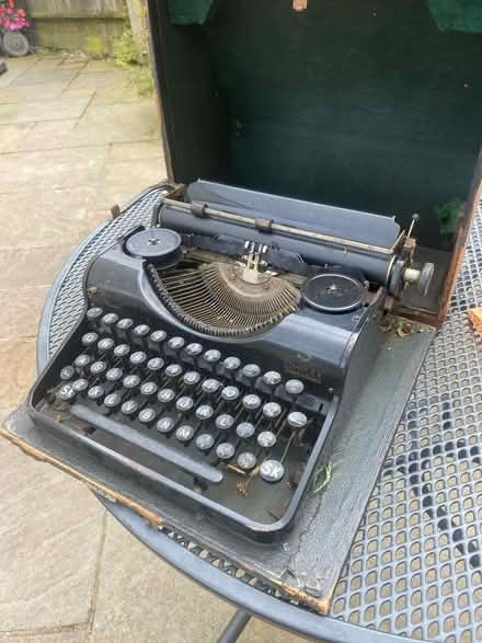 Photo of free Vintage typewriter (hemel hempstead, HP3) #1