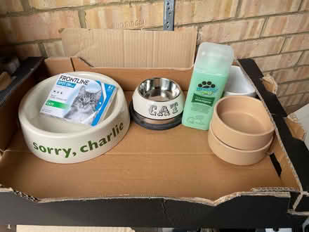 Photo of free Cat bowls, shampoo and flea treatment (Edenbridge TN8) #1