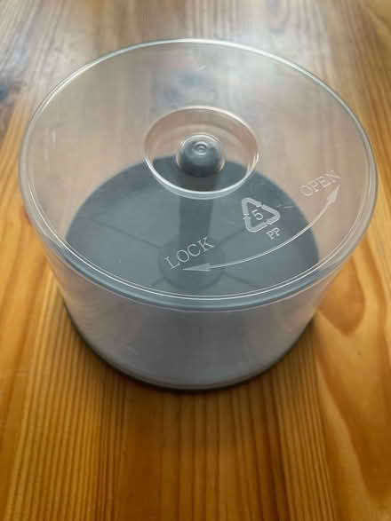 Photo of free ‘Spindle’ for storing CDs/DVDs (E10) #1