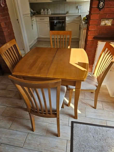 Photo of free Dining table & 4 Chairs (extendable) (Ulverley Green B92) #4