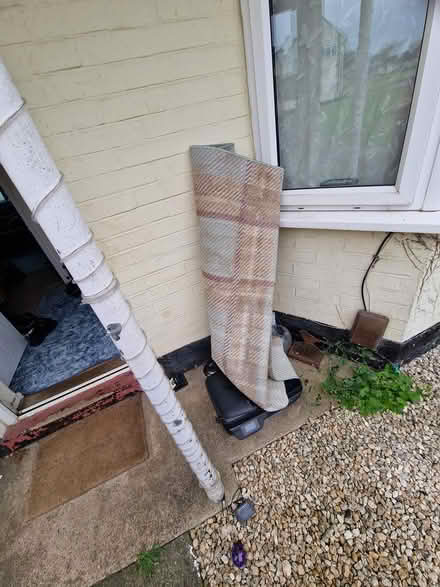 Photo of free Hp printer 302 series and a rug (SG4) #2