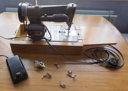 Photo of free Singer sewing machine (Havant PO9) #3