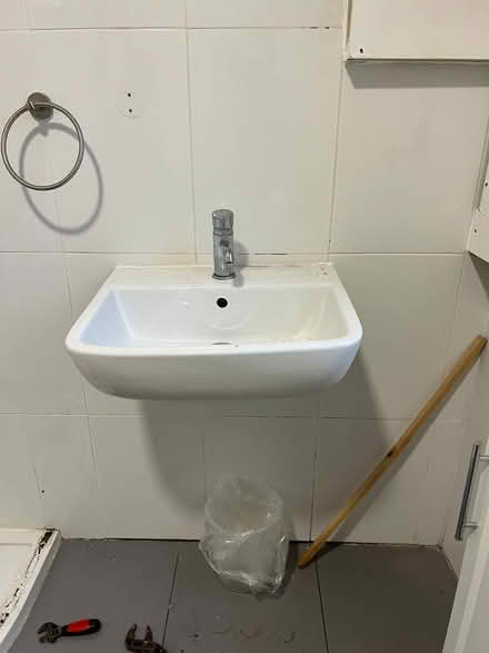 Photo of free basin and bidet (Little Ilford E12) #1