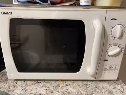 Photo of free Ancient microwave (Catonsville) #1
