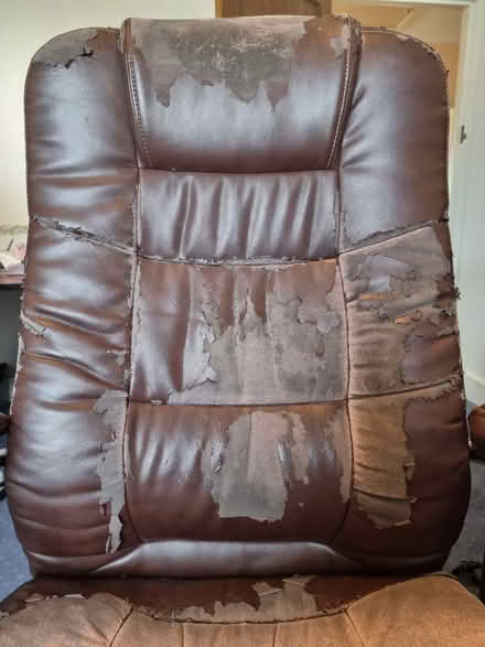 Photo of free Office chair, needs reupholstering (Romford, RM2) #2