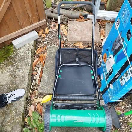 Photo of free Manual lawnmower (Coulsdon (CR5)) #2
