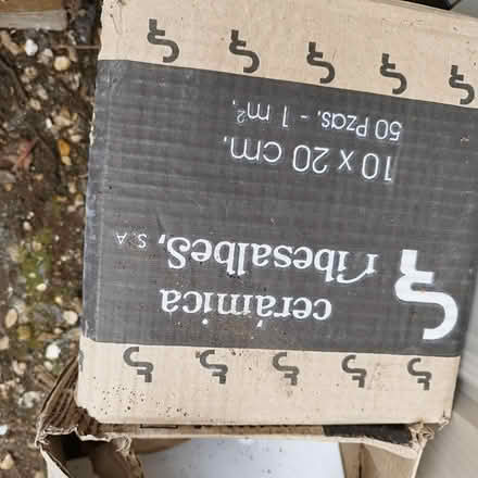 Photo of free 120 White tiles (Coulsdon (CR5)) #4