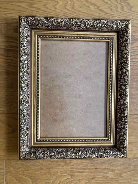 Photo of free Antique style picture frame (Twyford RG10) #1