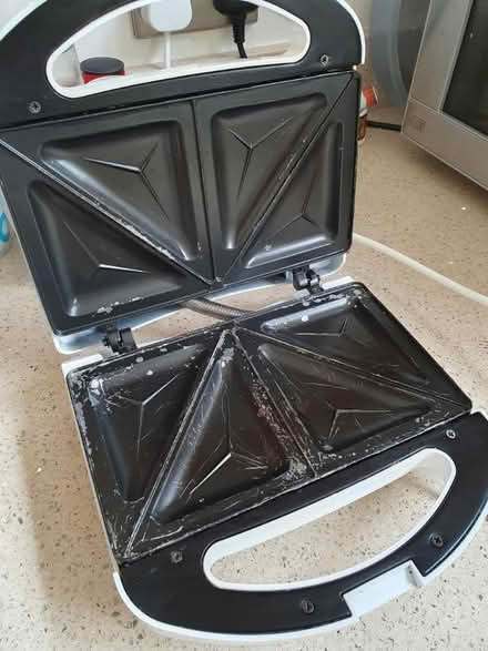 Photo of free Sandwich Toaster (Carshalton SM5) #4