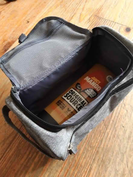 Photo of free Good condition new hanging washbag (Musselburgh eh21) #2