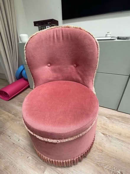 Photo of free Pink storage chair (KT2 Norbiton) #2