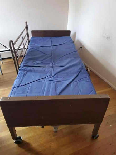 Photo of free Hospital Bed (11422) #1