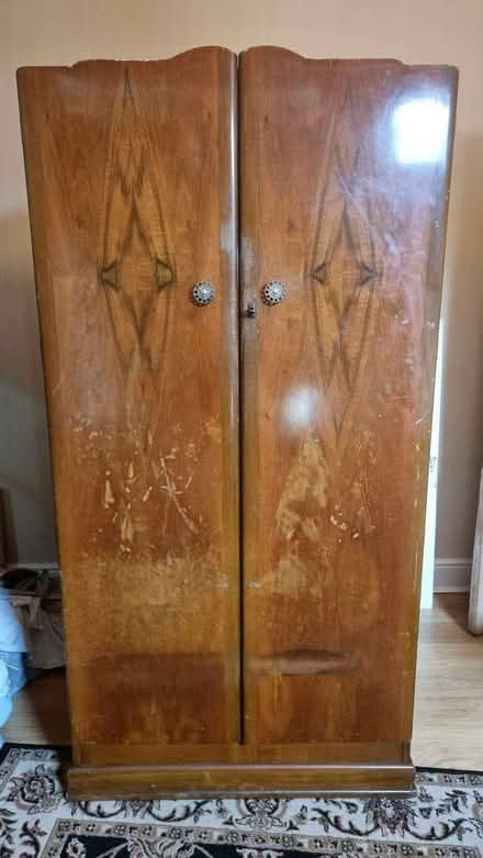 Photo of free wardrobe (Nether Green S11) #1