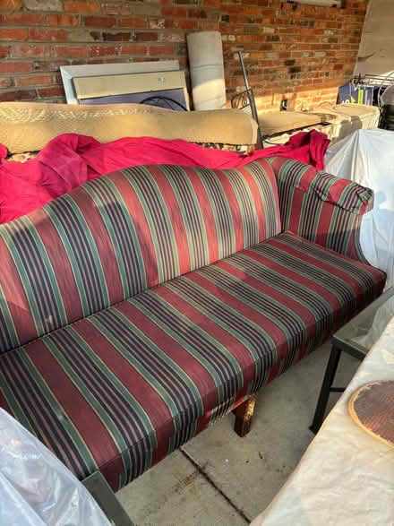 Photo of free sofa (395/Seminary) #1