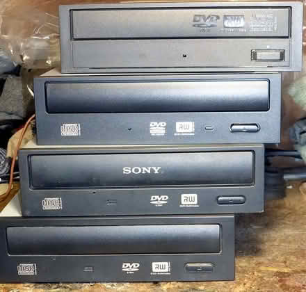 Photo of free cd-dvd computer players-recorders (Roundhay LS8) #1