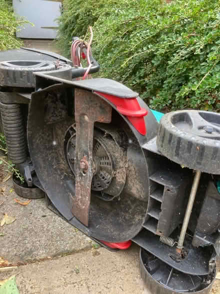 Photo of free Lawn mower electid (East Finchley N2) #3