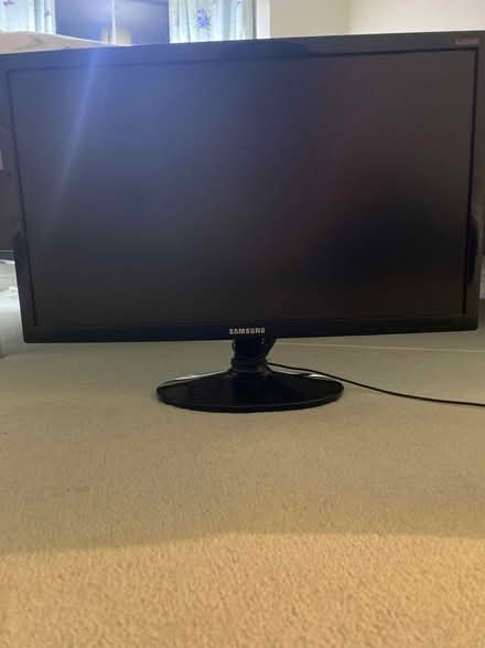 Photo of free Samsung 22” monitor (Bedford MK42) #1