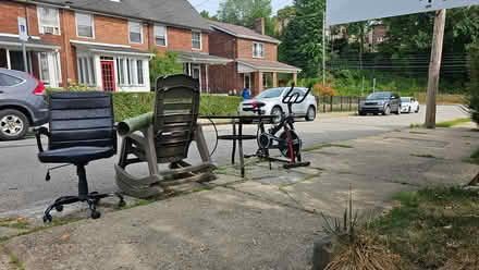 Photo of free Furniture (Squirrel Hill/Point Breeze) #2