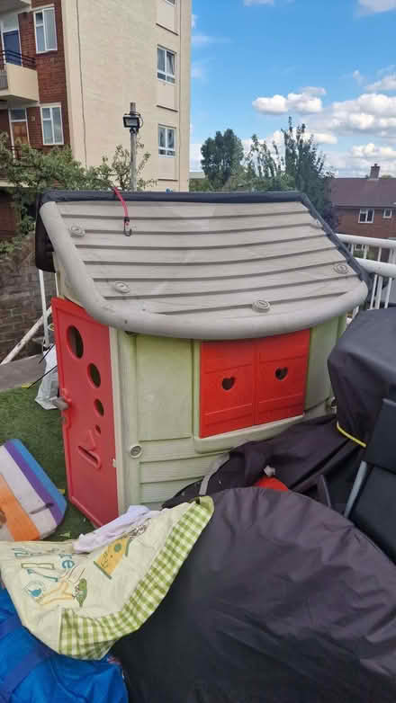 Photo of free playhouse (Tooting SW17) #2