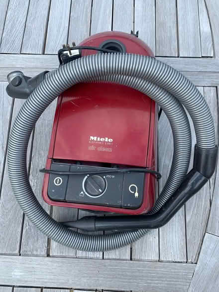 Photo of free Miele S251i vacuum cleaner (Potters Bar EN6) #1