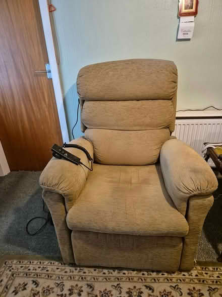 Photo of free Electric recliner chair (M16) #3