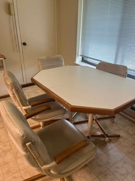 Photo of free Kitchen w/5 rolling chairs (Leisure World 20906) #1