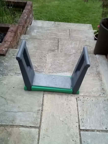Photo of free Garden kneeler (Marsh Farm LU3) #1