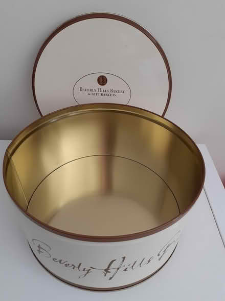 Photo of free Cake Tin (LE3 Leicester Forest East) #1