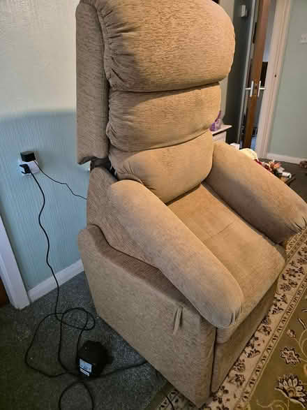 Photo of free Electric recliner chair (M16) #2