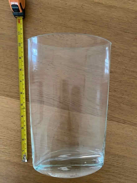 Photo of free glass vase (Whyteleafe) #1