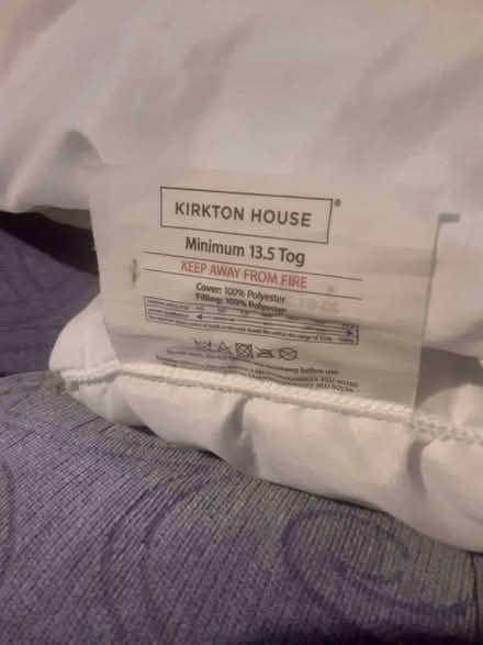 Photo of free Double duvet, vgc, 13.5 tog (Hove BN3) #2