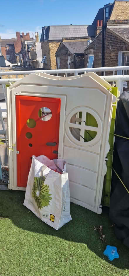 Photo of free playhouse (Tooting SW17) #4
