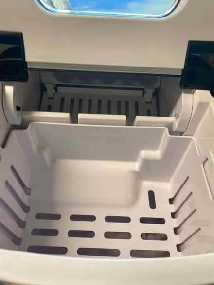 Photo of free Non-working Igloo icemaker (NE Ann Arbor near Dixboro) #1