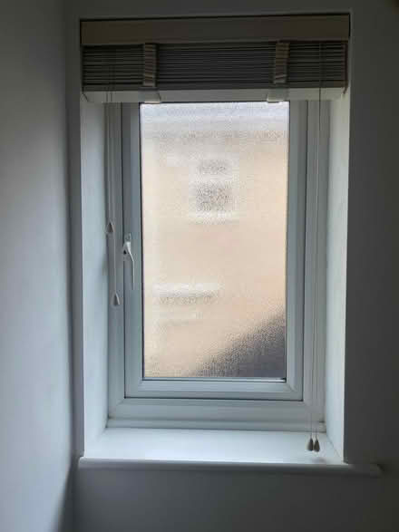 Photo of free Small cream wooden venetian blind (Leigh-on-Sea SS9) #3