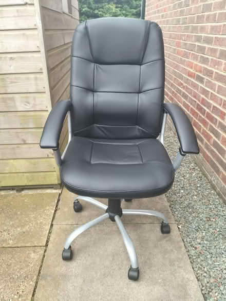Photo of free Black computer chair nearly new (TN37 Hastings) #1