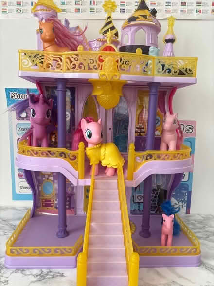 Photo of free My little pony palace with ponies (Oxford) #3