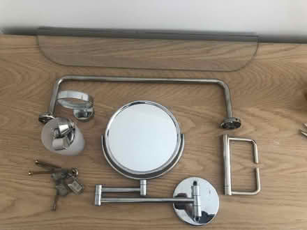 Photo of free Bathroom accessories (S8 meersbrook) #1