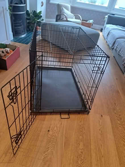 Photo of free almost new medium dog crate (West Hampstead NW6) #1