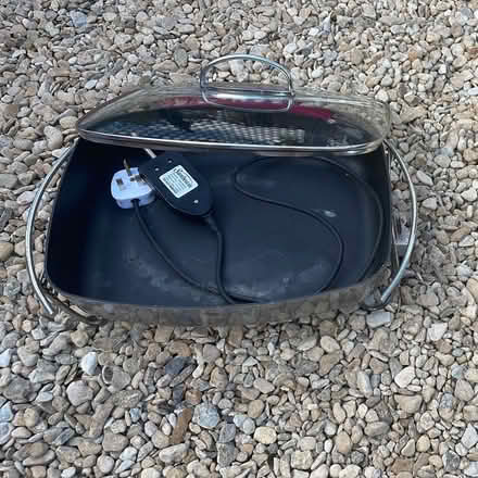 Photo of free Electric frying pan with lid (Winterbourne Monkton SN4) #1