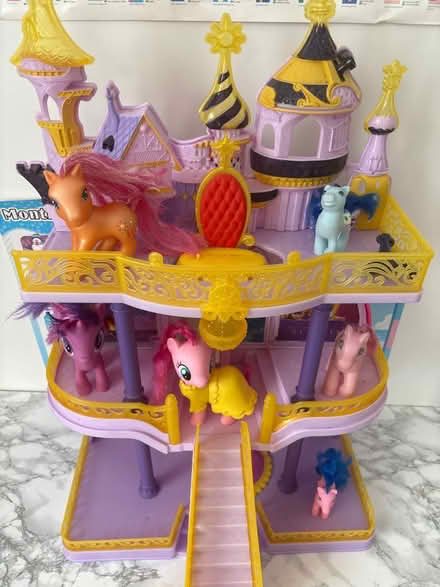 Photo of free My little pony palace with ponies (Oxford) #2